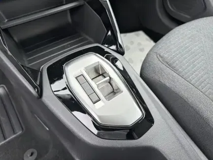 Photo 23 Peugeot 208  Hybrid 100 e-DCS6 Style
