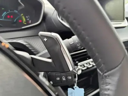 Photo 17 Peugeot 208  Hybrid 100 e-DCS6 Style