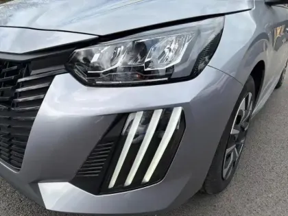 Photo 13 Peugeot 208  Hybrid 100 e-DCS6 Style