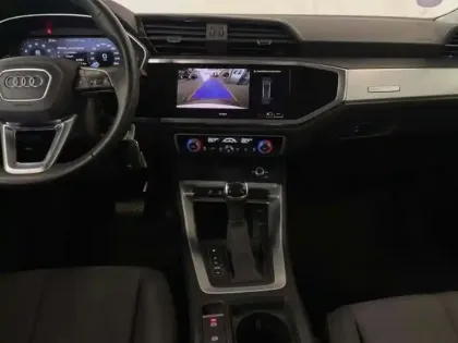 Photo 9 Audi Q3 35 TFSI 150 ch S tronic 7 Design