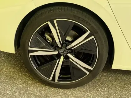 Photo 8 Peugeot 308 1.6 180 GT Hybrid EAT8