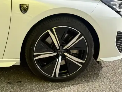 Photo 20 Peugeot 308 1.6 180 GT Hybrid EAT8