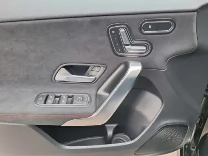 Photo 12 Mercedes CLA 200 d AMG Line