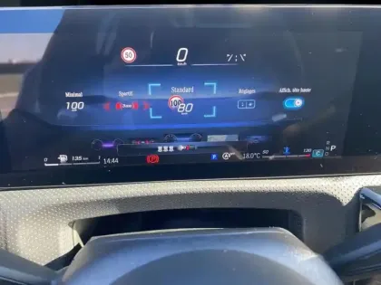 Photo 12 Mercedes Classe A 200 d Edition 140