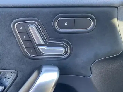 Photo 14 Mercedes Classe A 200 d Edition 140