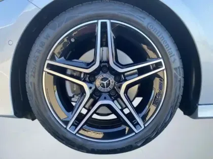 Photo 8 Mercedes Classe A 200 d Edition 140