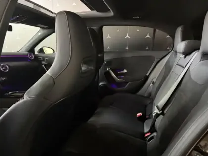 Photo 19 Mercedes Classe A 200 d AMG Line