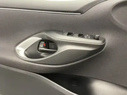 Photo 11 Toyota Yaris Hybride 116h Dynamic