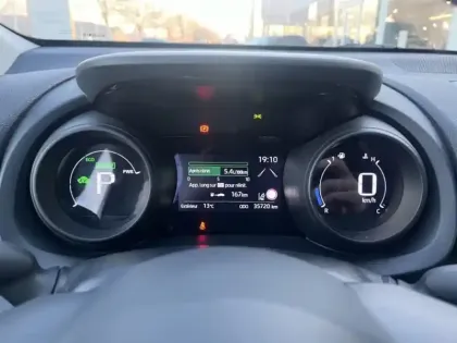 Photo 10 Toyota Yaris Hybride 116h Design