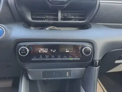 Photo 16 Toyota Yaris Hybride 116h Design PACK CONFORT