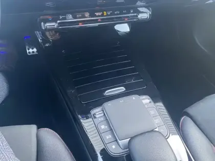 Photo 11 Mercedes Classe A 250 e AMG Line