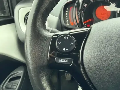 Photo 12 Toyota Aygo 1.0 VVT-i x-play 72 ch