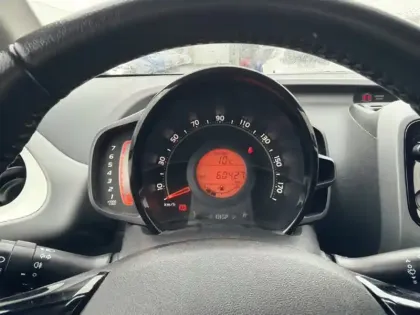 Photo 14 Toyota Aygo 1.0 VVT-i x-play 72 ch