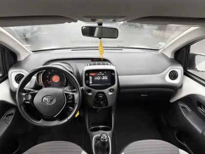 Photo 10 Toyota Aygo 1.0 VVT-i x-play 72 ch