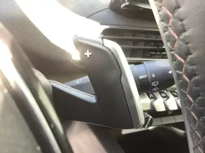 Photo 19 Peugeot 3008 Hybrid 136 e-DCS6 GT