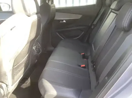 Photo 11 Peugeot 3008 Hybrid 136 e-DCS6 GT