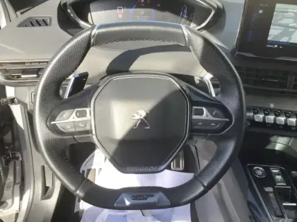 Photo 17 Peugeot 3008 Hybrid 136 e-DCS6 GT