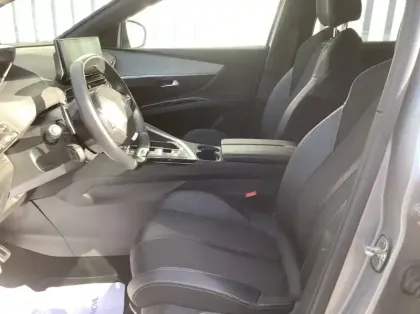 Photo 10 Peugeot 3008 Hybrid 136 e-DCS6 GT