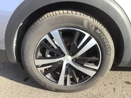 Photo 8 Peugeot 3008 Hybrid 136 e-DCS6 GT