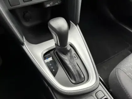 Photo 12 Toyota Yaris Hybride 116h Dynamic