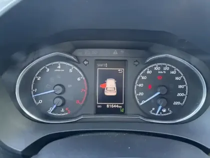 Photo 11 Toyota Yaris 110 VVT-i Design RC18