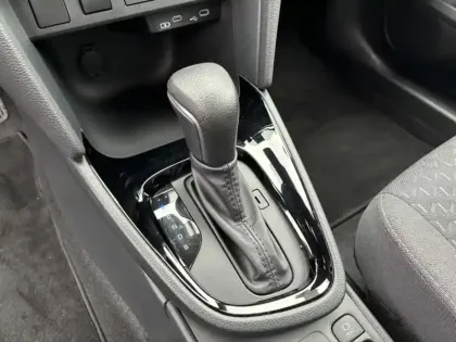 Photo 12 Toyota Yaris Hybride 130h Design