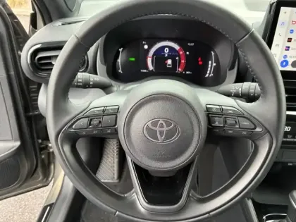 Photo 21 Toyota Yaris Hybride 130h Design