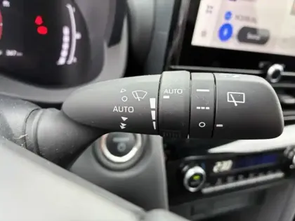 Photo 18 Toyota Yaris Hybride 130h Design