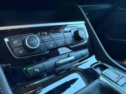 Photo 6 BMW Serie 2 ActiveTourer 218i 136ch Luxury Edition Hello Future + Sièges chauffants