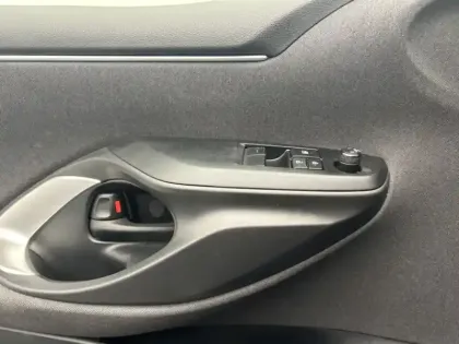 Photo 11 Toyota Yaris Hybride 116h Dynamic