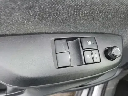 Photo 11 Toyota Yaris Hybride 116h Dynamic