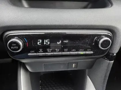 Photo 15 Toyota Yaris Hybride 116h Dynamic