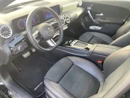 Photo 11 Mercedes Classe A 200 d AMG Line