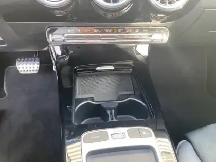 Photo 12 Mercedes Classe A 200 d AMG Line