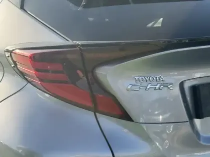 Photo 22 Toyota C-HR 2.0 Hybride 184 Graphic