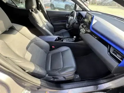 Photo 17 Toyota C-HR 2.0 Hybride 184 Graphic