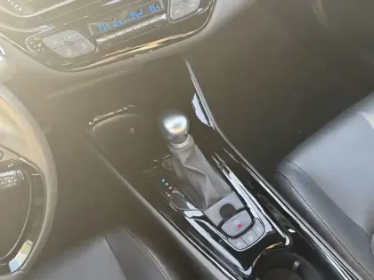 Photo 13 Toyota C-HR 2.0 Hybride 184 Graphic