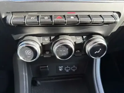 Photo 12 Renault Captur SL Rive Gauche E-Tech full hybrid 145