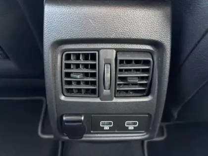 Photo 17 Renault Captur SL Rive Gauche E-Tech full hybrid 145