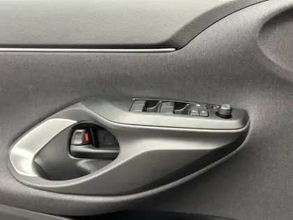 Photo 11 Toyota Yaris Hybride 1.5 116H DYNAMIC