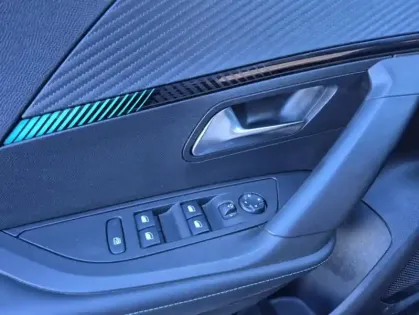 Photo 32 Peugeot 2008 Gén. II Ph1 NG Allure Business 5