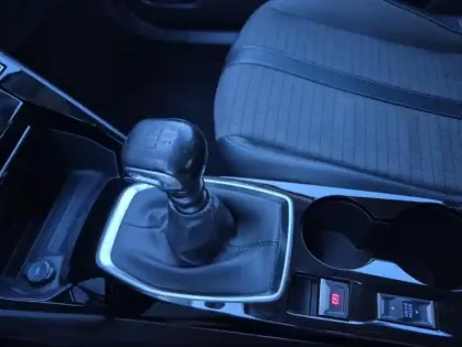 Photo 22 Peugeot 2008 Gén. II Ph1 NG Allure Business 5