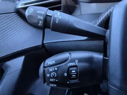 Photo 6 Peugeot 2008 Gén. II Ph1 NG Allure Business 5