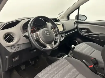 Photo 11 Toyota Yaris 100 VVT-i Dynamic