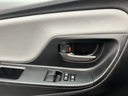 Photo 13 Toyota Yaris 100 VVT-i Dynamic