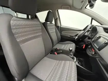 Photo 20 Toyota Yaris 100 VVT-i Dynamic