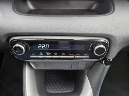 Photo 17 Toyota Yaris Hybride 116h Dynamic