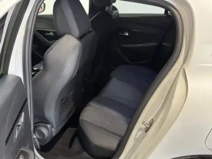 Photo 23 Peugeot 208 Gén. II Ph1 NG GT 5