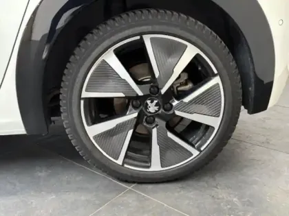 Photo 11 Peugeot 208  e- 136 GT I-Copckpit GPS Full Led Camera