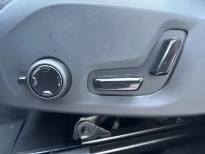 Photo 8 Volvo Xc60  T6 Hybride Rechargeable 253 + 145ch Plus Style Dark Geartronic 8 AWD